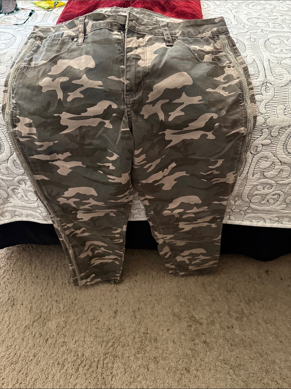 Women’s Camo cropped Pants - Green Camo w/silver corded stripe down each leg